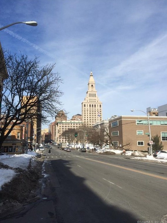 1 Linden Pl, Hartford CT  06106-1748 exterior