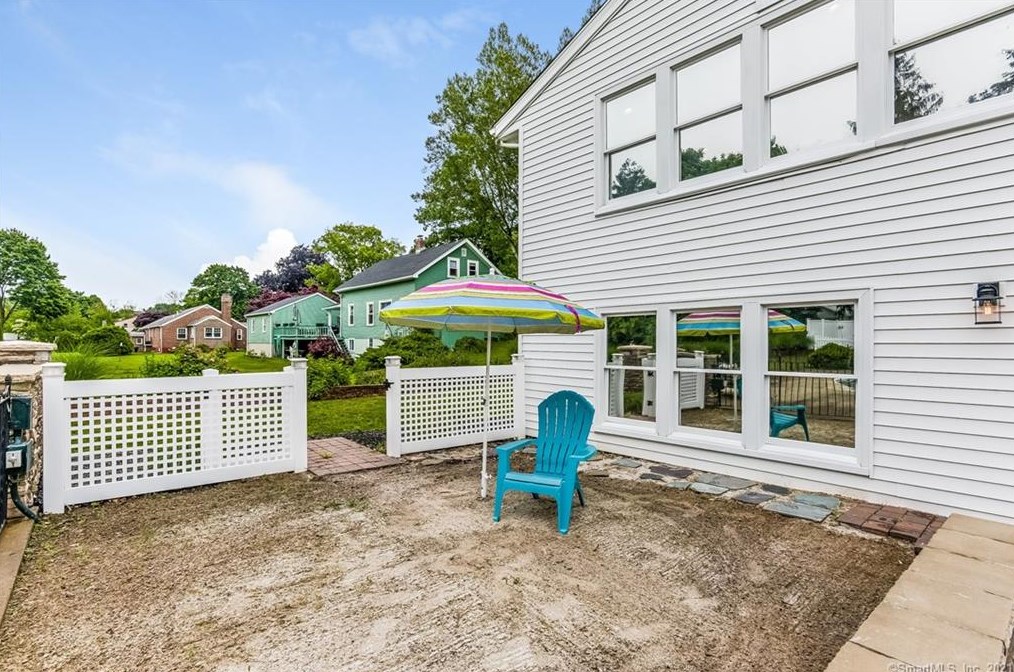 25 Frank St, Branford CT  06405-4608 exterior