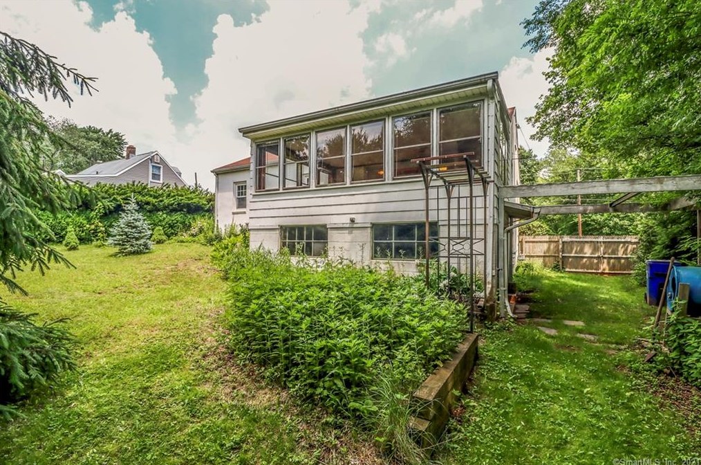 1009 Willard Ave, Hartford CT  06111-3567 exterior