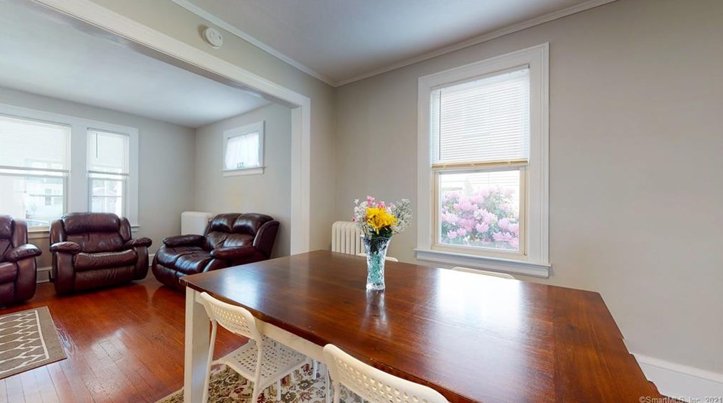 28 Flower St, Hartford CT  06105-3710 exterior