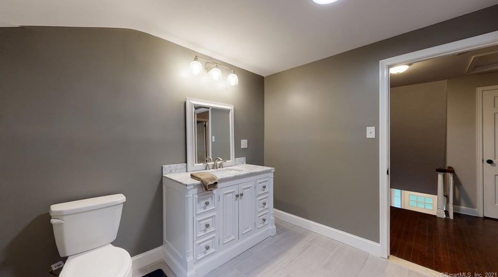 29 Lynwood Dr, Plantsville CT  06479-2036 exterior