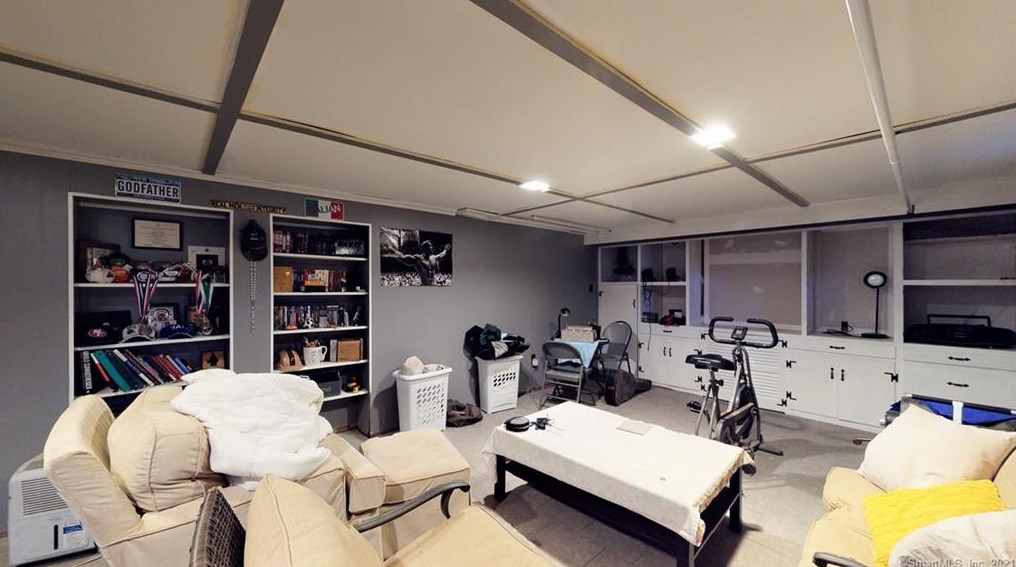 29 Lynwood Dr, Plantsville CT  06479-2036 exterior