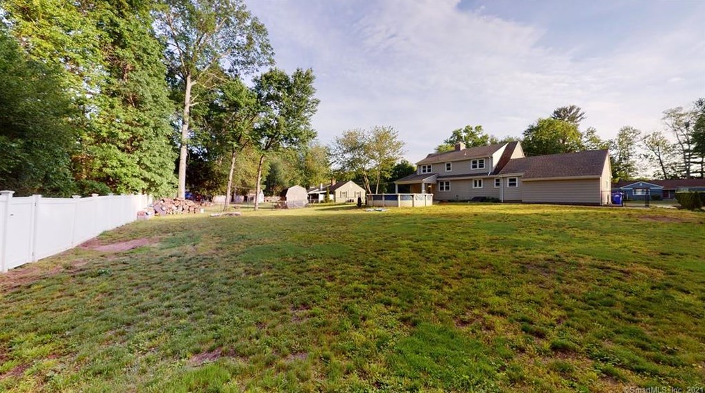 29 Lynwood Dr, Plantsville CT  06479-2036 exterior