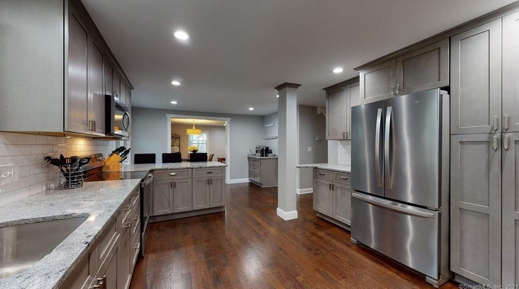 29 Lynwood Dr, Plantsville CT  06479-2036 exterior