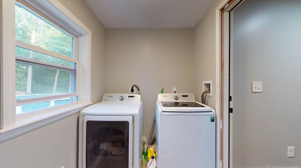 29 Lynwood Dr, Plantsville CT  06479-2036 exterior