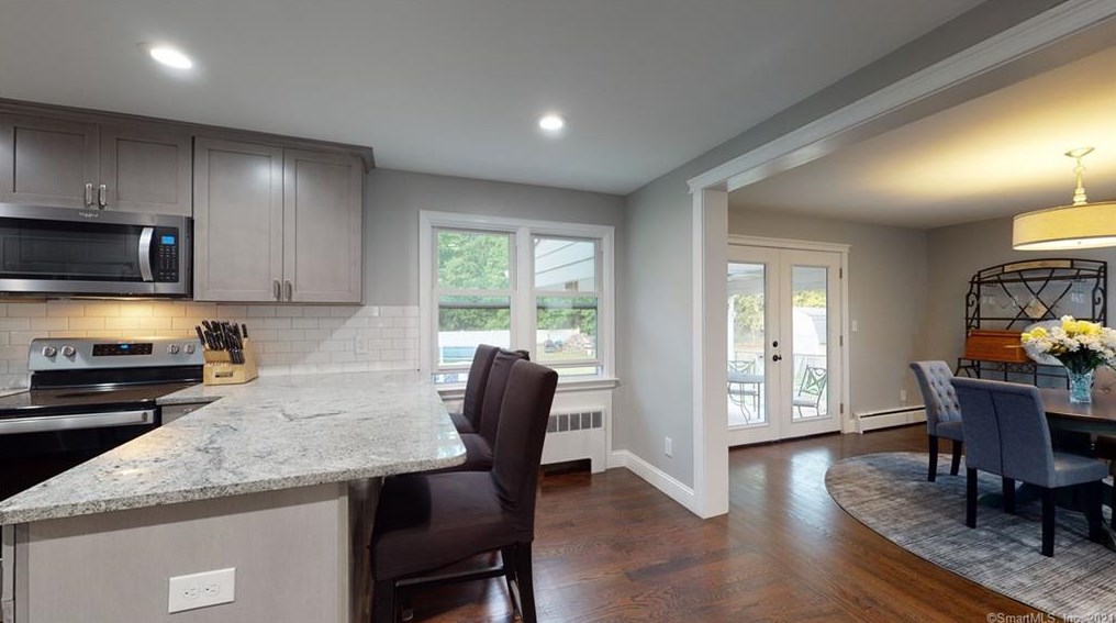 29 Lynwood Dr, Plantsville CT  06479-2036 exterior