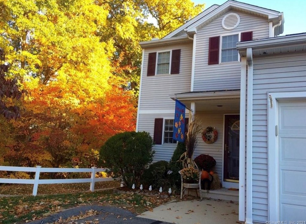 1048 Main St, Plantsville CT  06479-1686 exterior