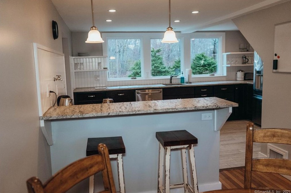 58 Neck Rd, Madison CT  06443-2812 exterior