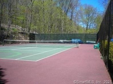 271 Sunwood Dr, Huntington CT  06484-3885 exterior