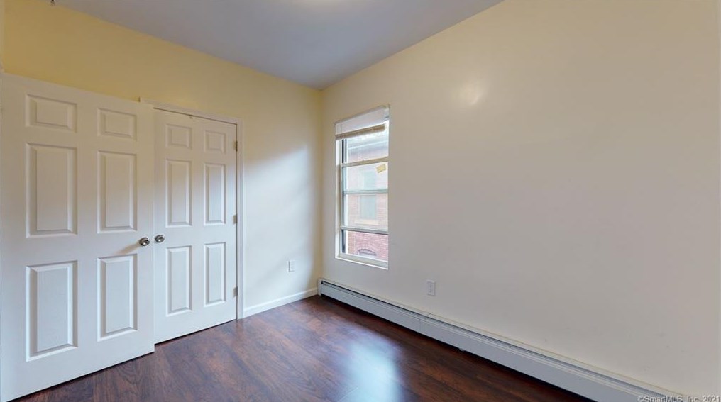 40 Lawrence St, Hartford CT  06106-1511 exterior