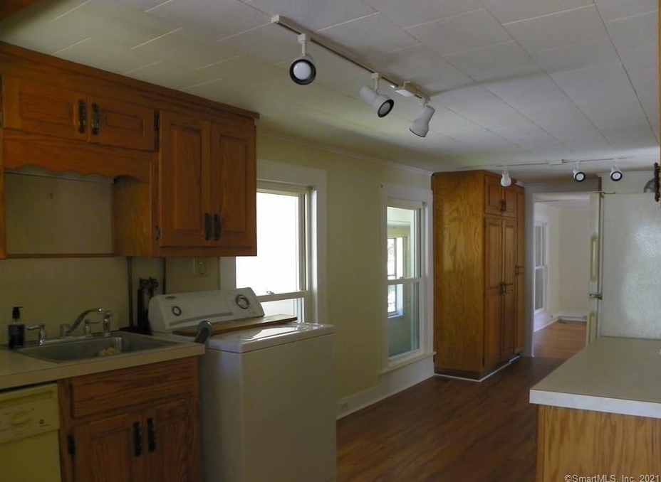 55 Wetmore Ave, Winsted CT  06098-1243 exterior