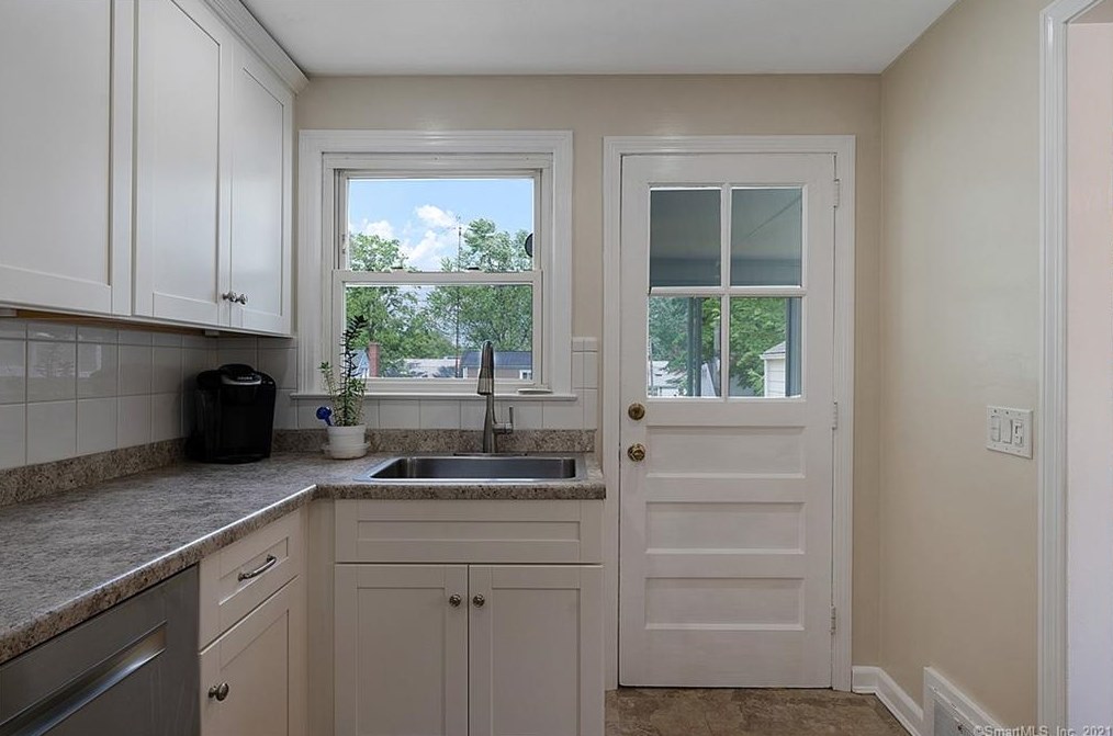 132 Federal St, Hartford CT  06110-1724 exterior