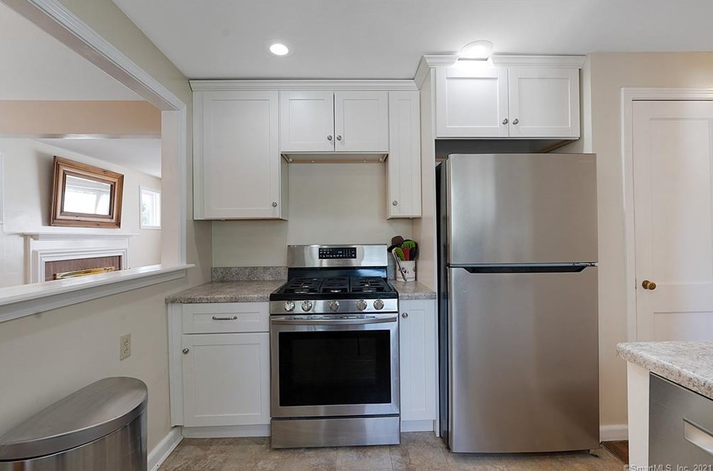 132 Federal St, Hartford CT  06110-1724 exterior