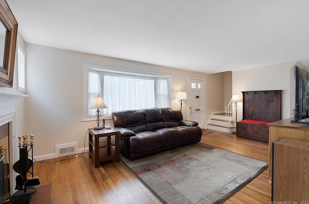 132 Federal St, Hartford CT  06110-1724 exterior