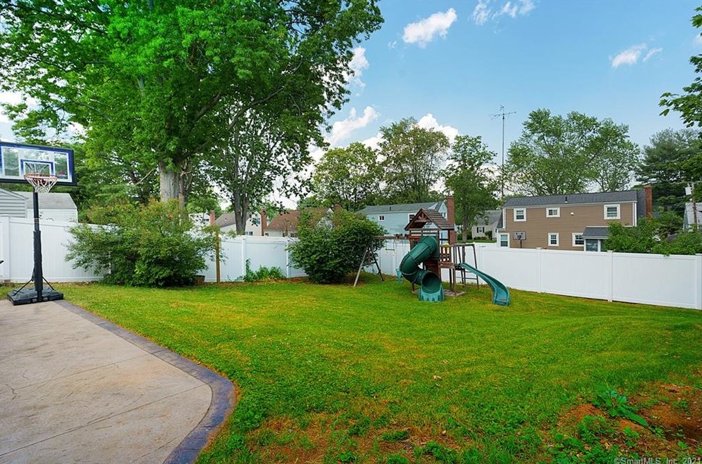 132 Federal St, Hartford CT  06110-1724 exterior