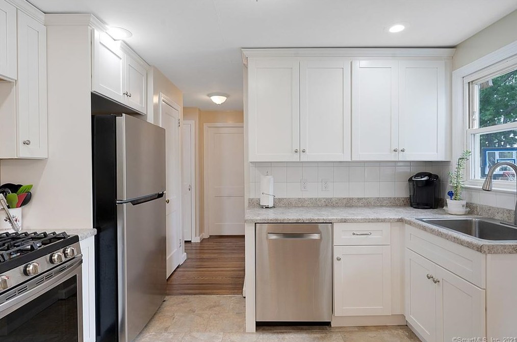 132 Federal St, Hartford CT  06110-1724 exterior