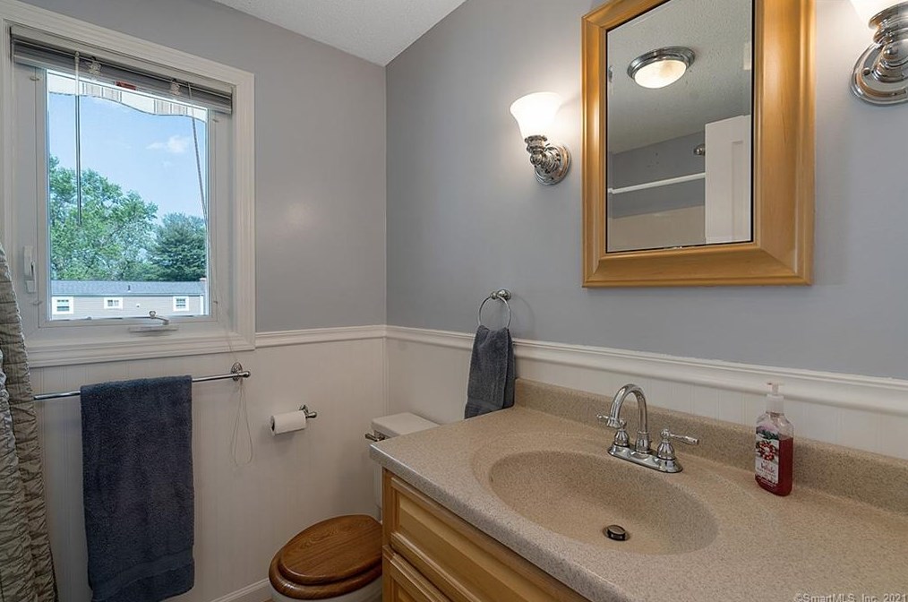 132 Federal St, Hartford CT  06110-1724 exterior