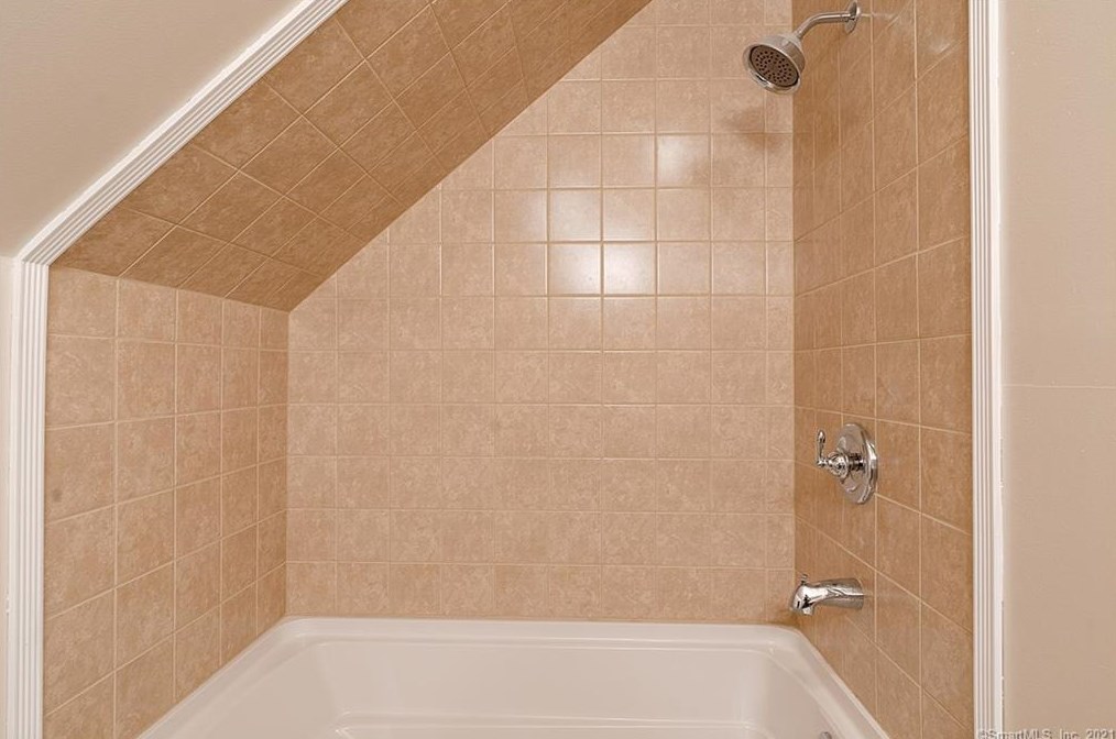 132 Federal St, Hartford CT  06110-1724 exterior