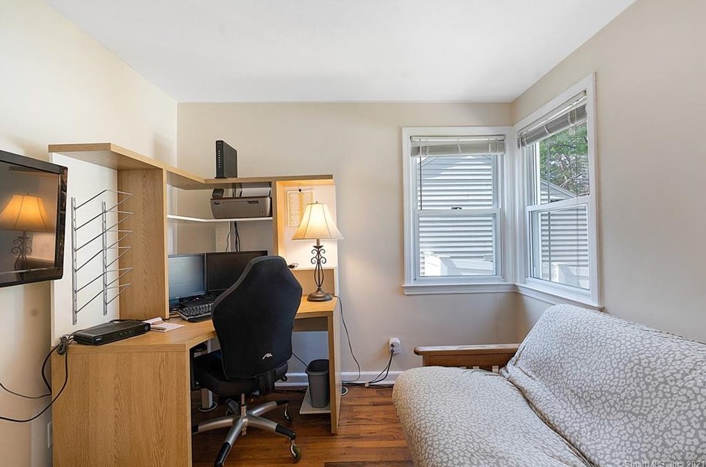 132 Federal St, Hartford CT  06110-1724 exterior