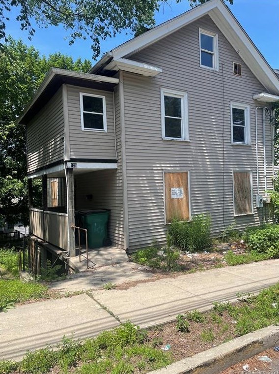 129 Willow St, Meriden CT  06450-5765 exterior