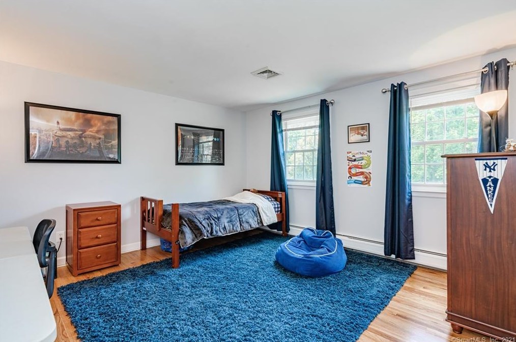 25 Tim Clark Cir, Simsbury CT  06070-1215 exterior