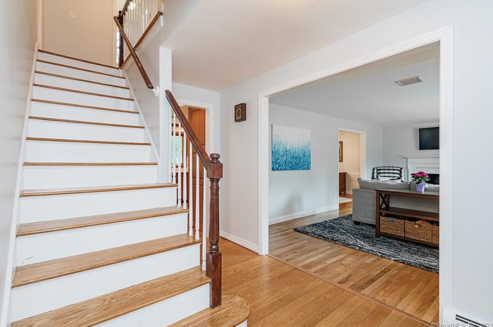 25 Tim Clark Cir, Simsbury CT  06070-1215 exterior