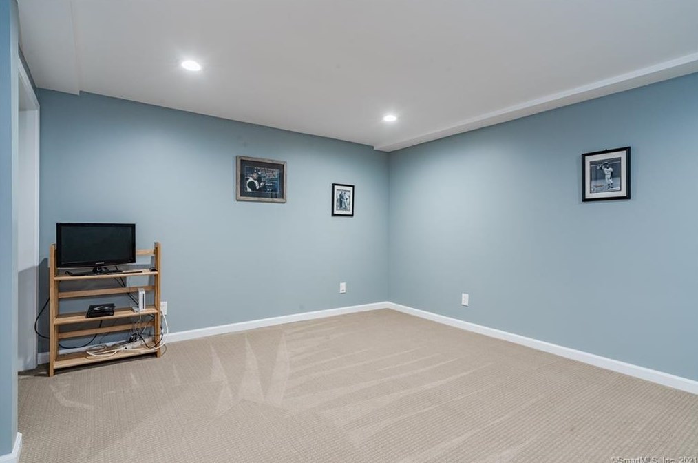 25 Tim Clark Cir, Simsbury CT  06070-1215 exterior