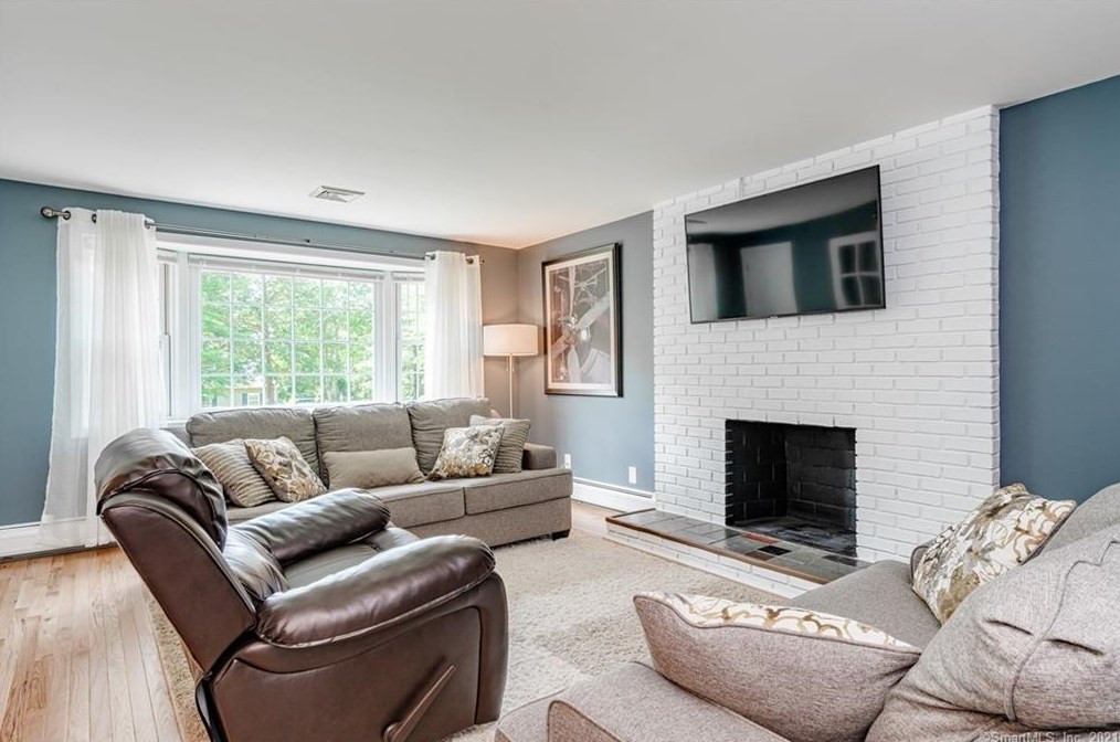 25 Tim Clark Cir, Simsbury CT  06070-1215 exterior