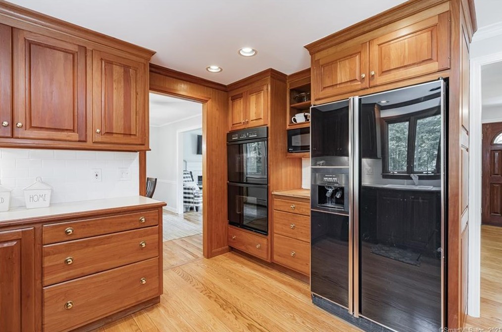 25 Tim Clark Cir, Simsbury CT  06070-1215 exterior