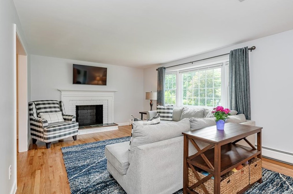 25 Tim Clark Cir, Simsbury CT  06070-1215 exterior