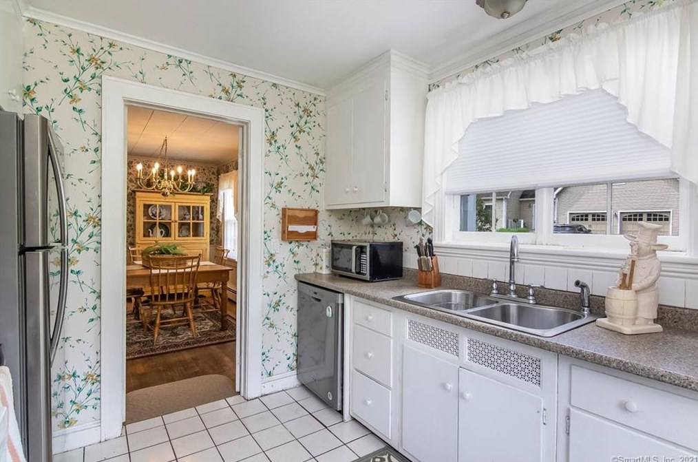 7 Harbor Ave, Madison CT  06443-2824 exterior