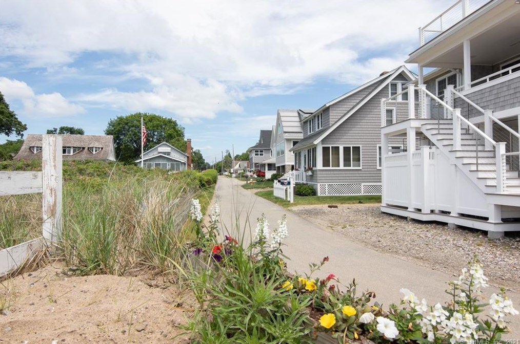 7 Harbor Ave, Madison CT  06443-2824 exterior