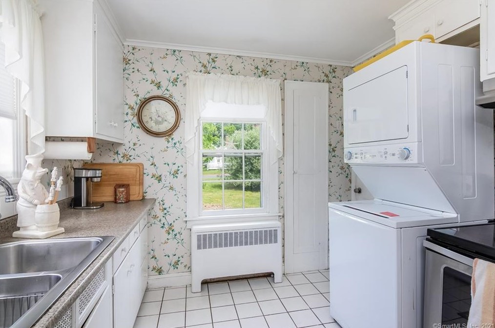 7 Harbor Ave, Madison CT  06443-2824 exterior