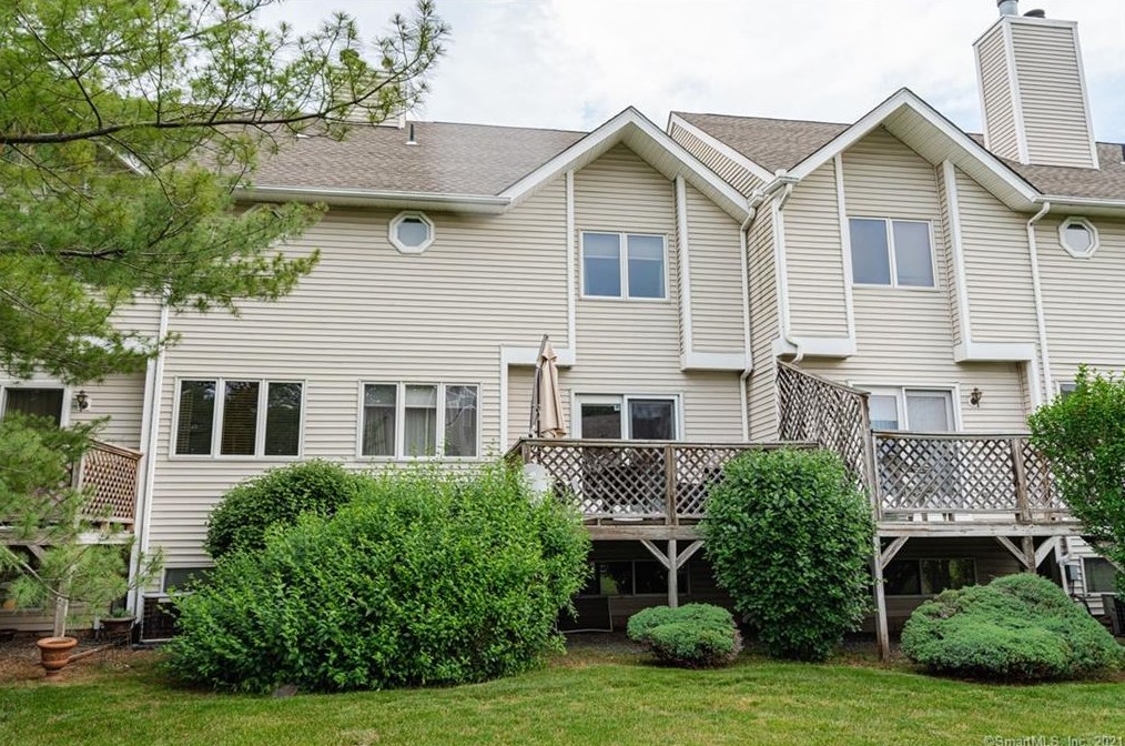 43 Steeplechase Dr, Hartford CT  06111-5701 exterior