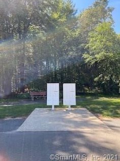 12 Knoll Ln, Simsbury CT  06089-9681 exterior