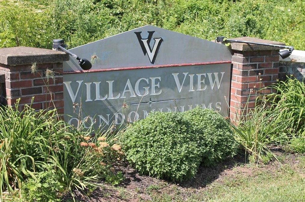 32 Village View Ter, Meriden CT  06451-5079 exterior