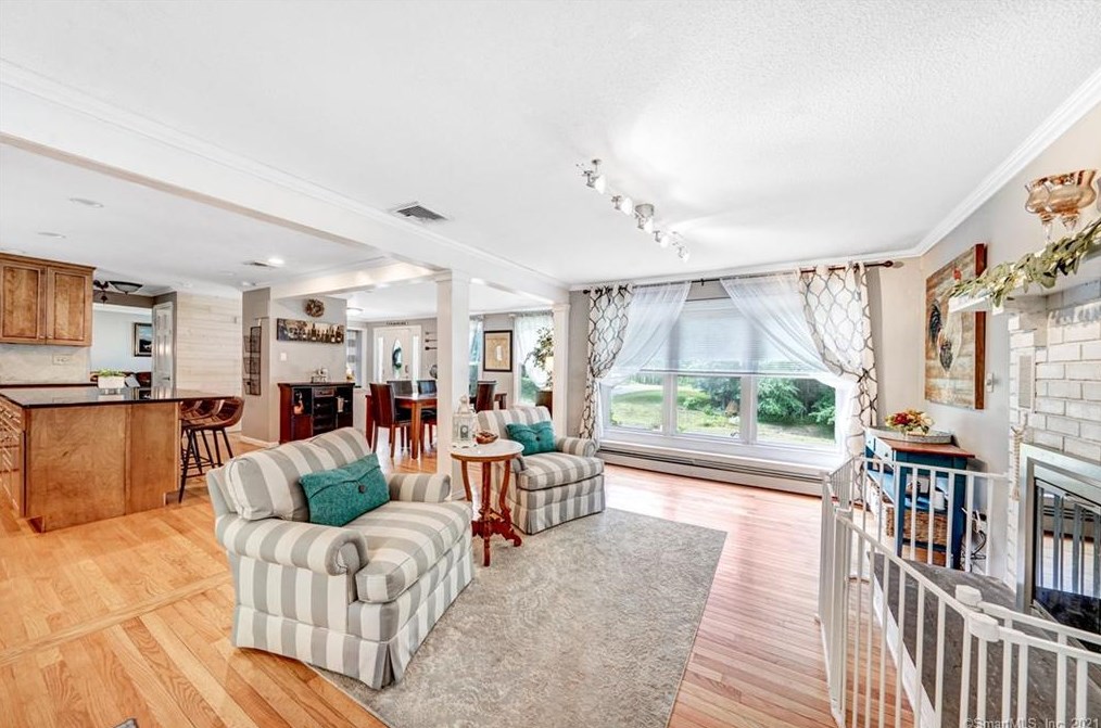 2 Silver Birch Ln, Clinton CT  06413-1112 exterior