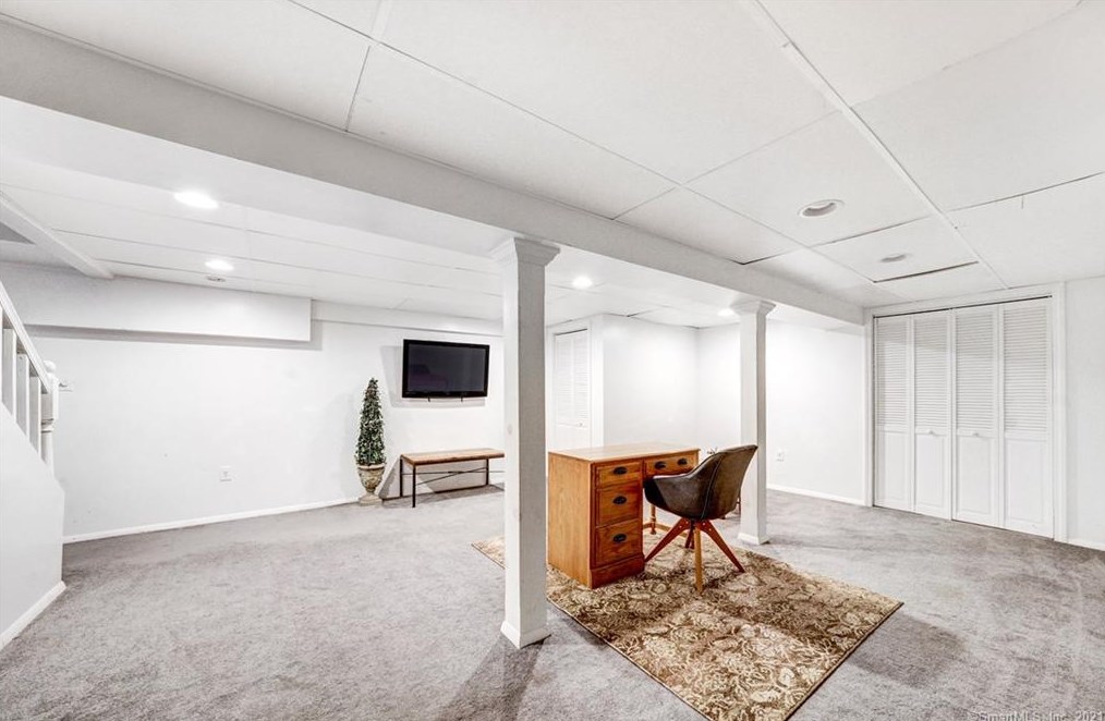 2 Silver Birch Ln, Clinton CT  06413-1112 exterior