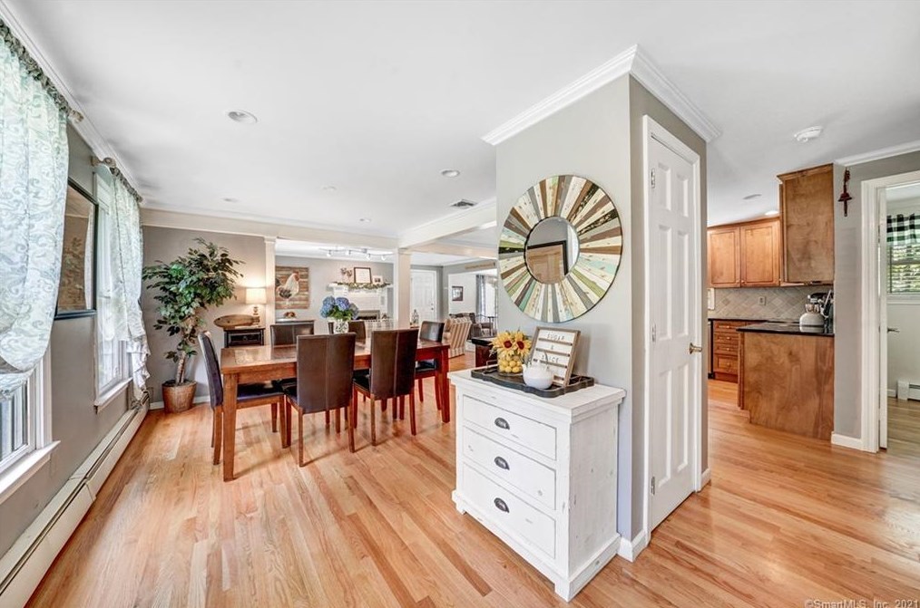 2 Silver Birch Ln, Clinton CT  06413-1112 exterior