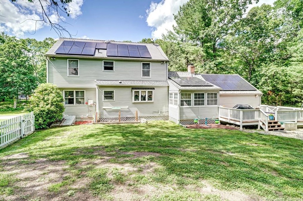 2 Silver Birch Ln, Clinton CT  06413-1112 exterior