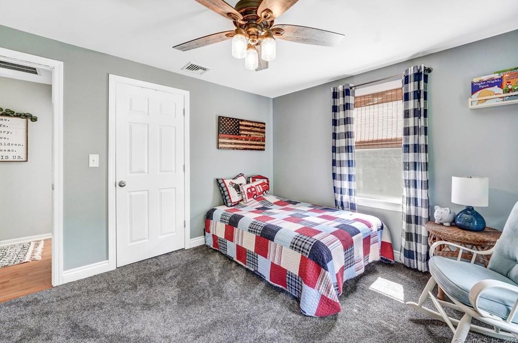 2 Silver Birch Ln, Clinton CT  06413-1112 exterior