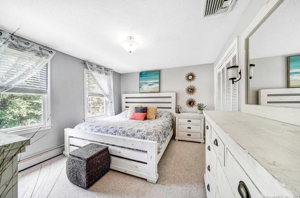 2 Silver Birch Ln, Clinton CT  06413-1112 exterior