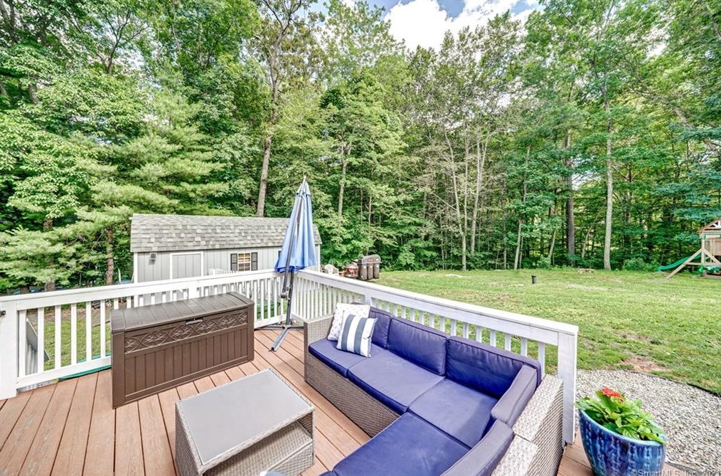 2 Silver Birch Ln, Clinton CT  06413-1112 exterior