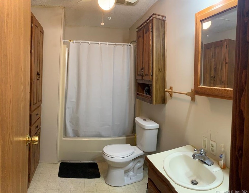 6 Terrace Dr, Plainfield CT  06374-1640 exterior