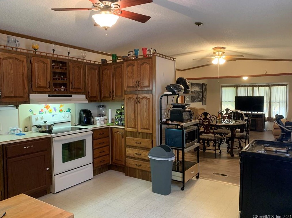 6 Terrace Dr, Plainfield CT  06374-1640 exterior
