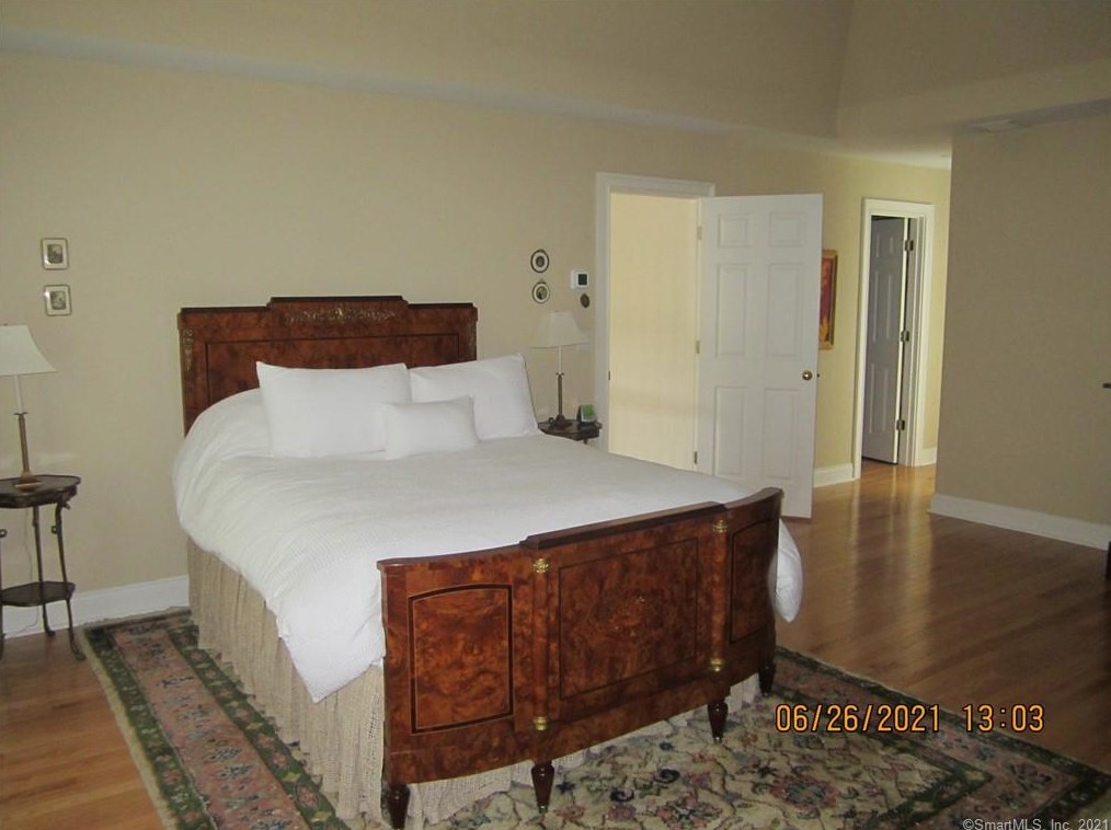 5 Indian Pipe Trl, Avon CT  06001-4032 exterior