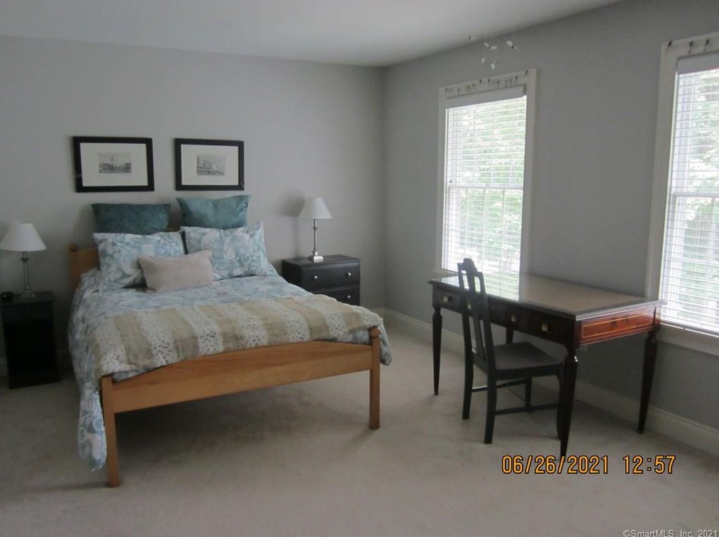 5 Indian Pipe Trl, Avon CT  06001-4032 exterior