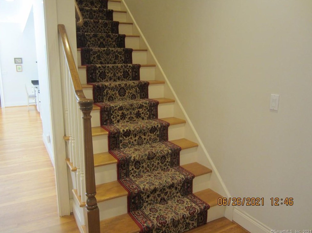 5 Indian Pipe Trl, Avon CT  06001-4032 exterior