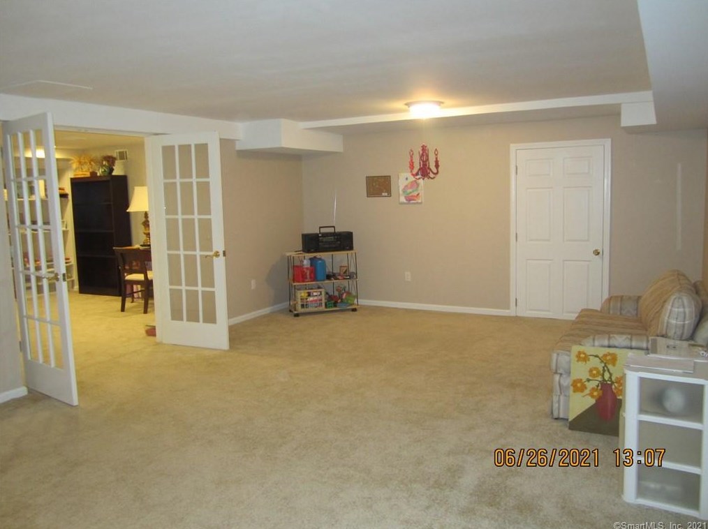 5 Indian Pipe Trl, Avon CT  06001-4032 exterior