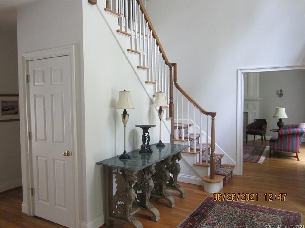 5 Indian Pipe Trl, Avon CT  06001-4032 exterior